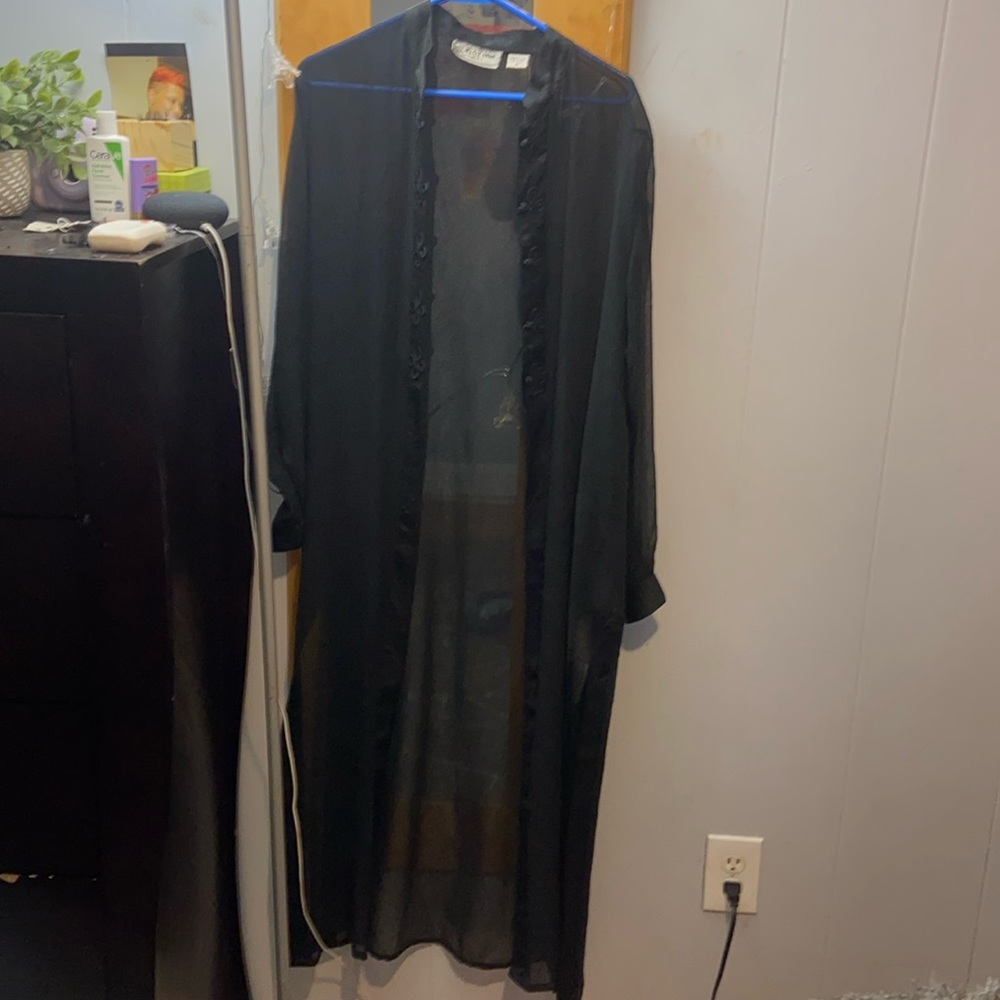 size medium long sleeve